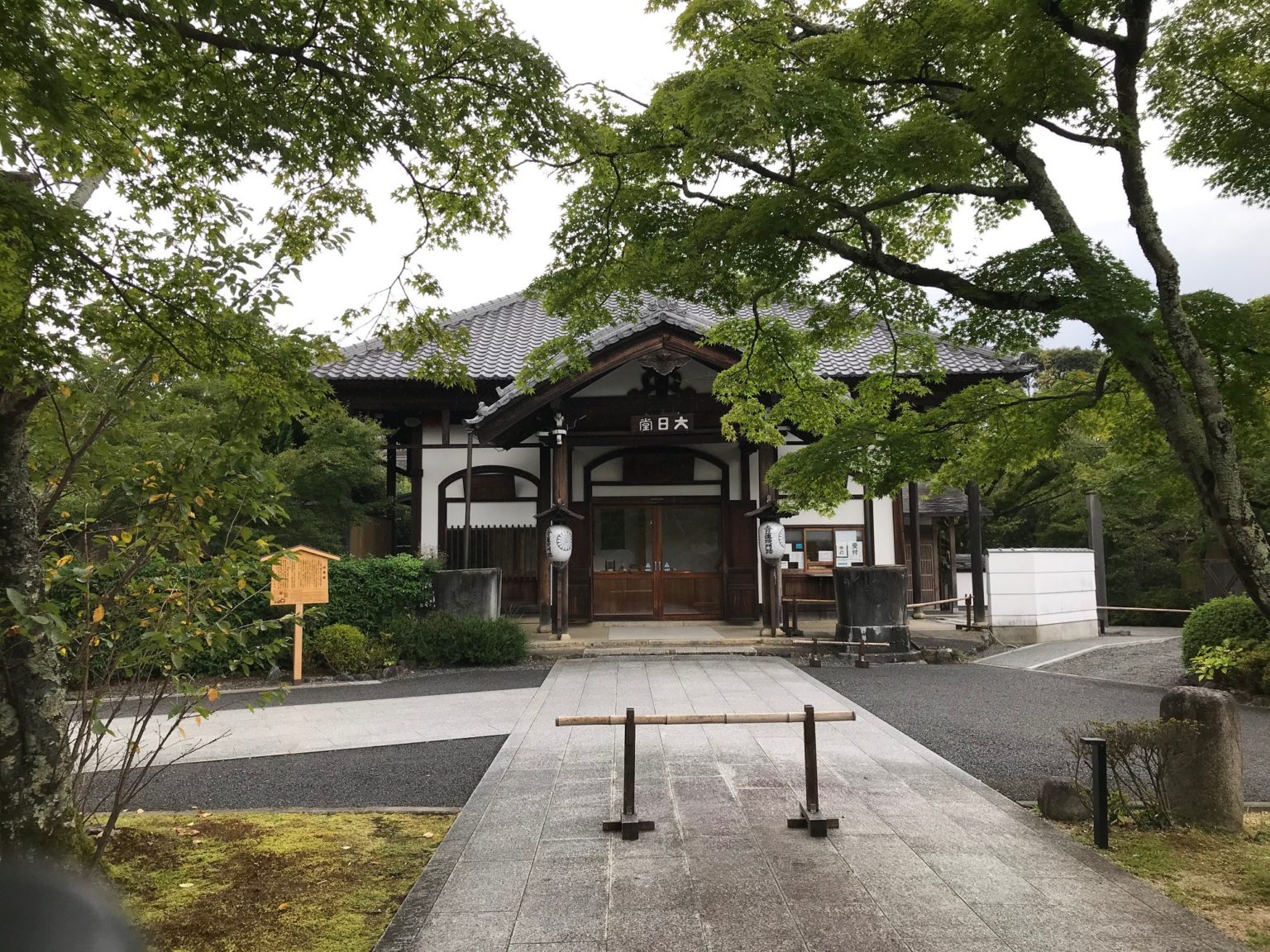 将軍塚青龍殿の見どころは京都市街を一望する大舞台と青不動 京都はんなりずむ