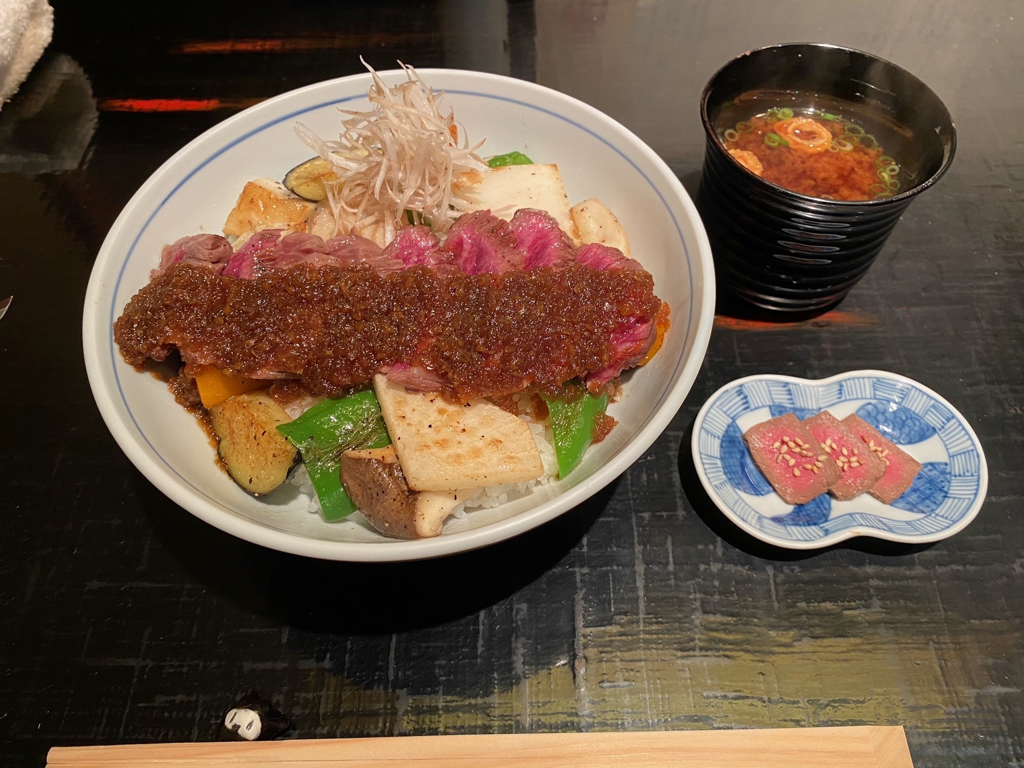 京都で肉料理のランチといえば柳小路の 御二九と八さい はちべー 京都はんなりずむ