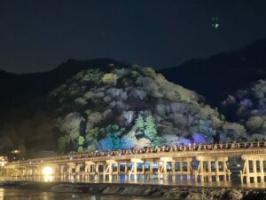 嵐山花灯路は21年が最後 なぜ 点灯時間とスカイランタンについて 京都はんなりずむ