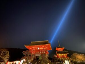 東山花灯路は22年が最後 話題の巨大こけしとおすすめルートを紹介 京都はんなりずむ